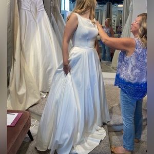 NWT Wedding Dress - Size 8